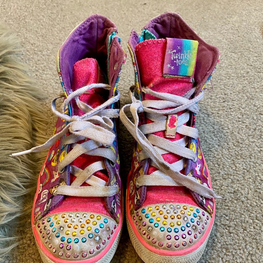 TWINKLE TOES SZ 2.5 LIGHT UP HIGH TOPS
